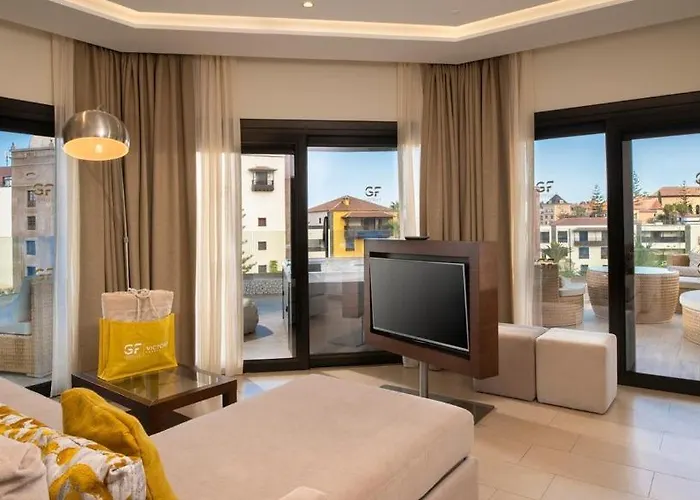 Gf Victoria فندق أذيخي